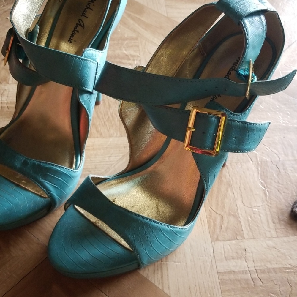 Heels - Picture 3 of 5